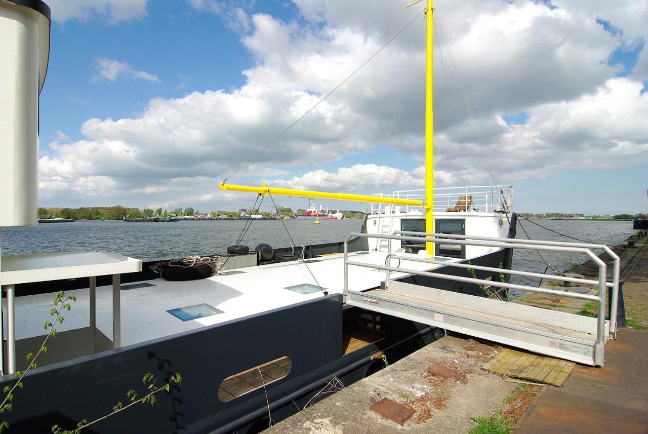 Magnificent Houseboat With A Stunning View! Hotel Amsterdam Exterior photo